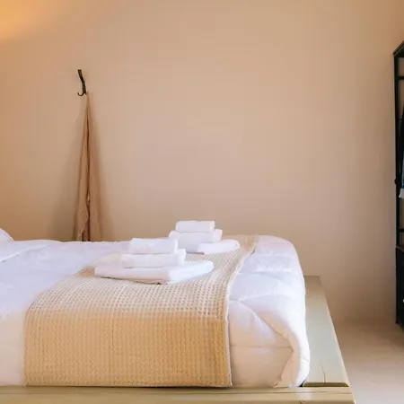 Pink Freud Santorini Villa Oia