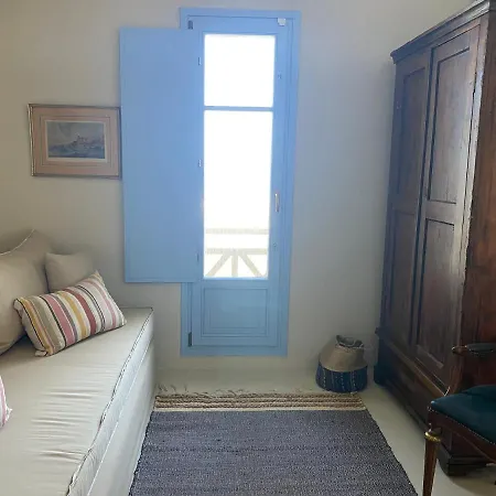 Pink Freud Santorini Villa Oia