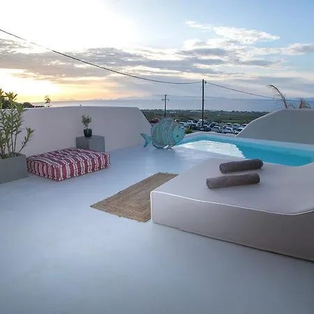 Pink Freud Santorini Villa Oia