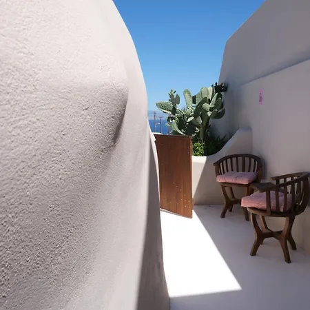 Pink Freud Santorini * Oia (Santorini)