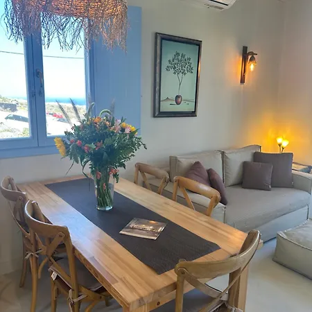 Pink Freud Santorini Villa Oia (Santorini)