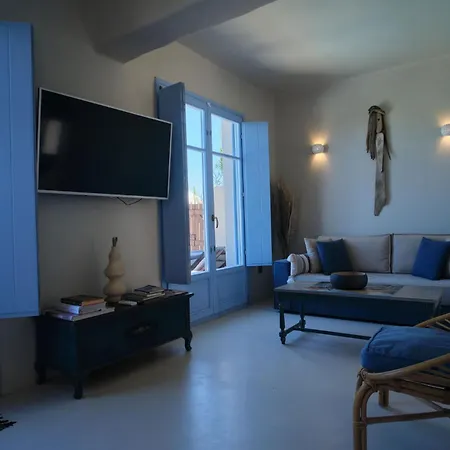 Pink Freud Santorini Oia (Santorini)