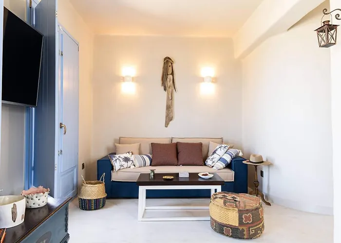 Pink Freud Santorini Villa *