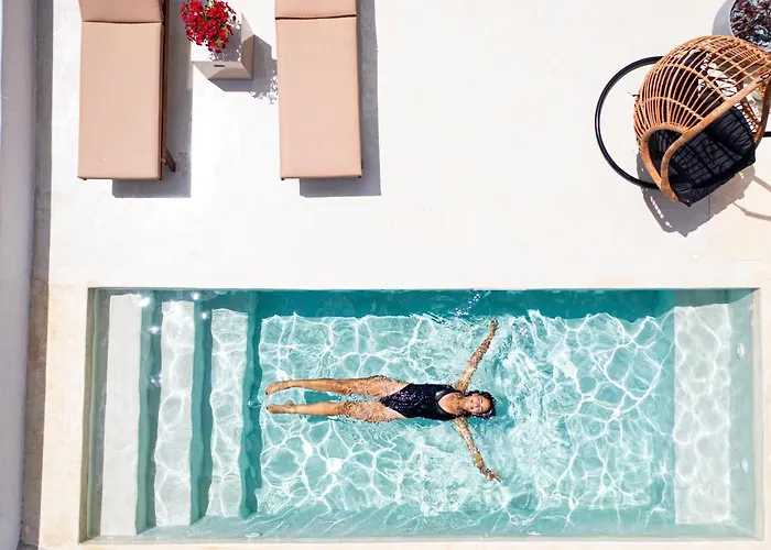 Pink Freud Santorini Villa Oia