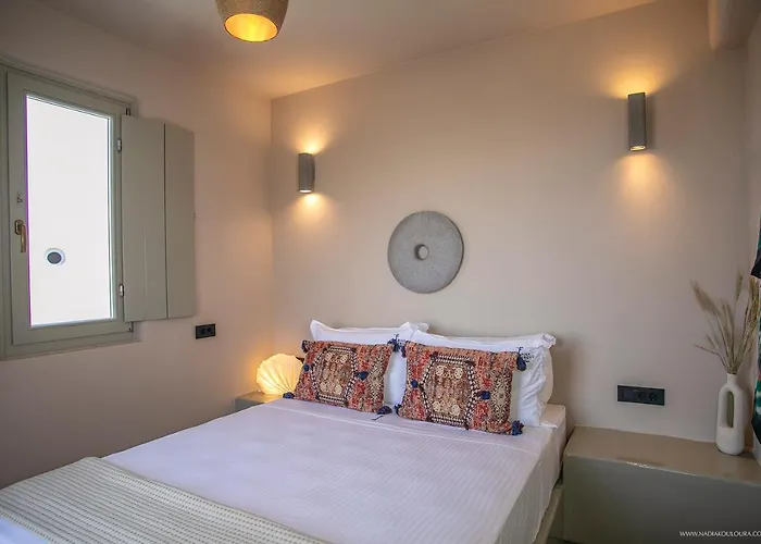 Villa Pink Freud Santorini