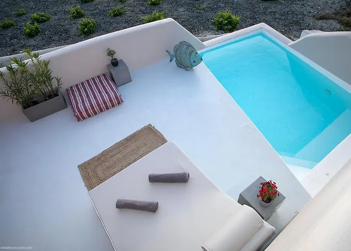Pink Freud Santorini Villa *
