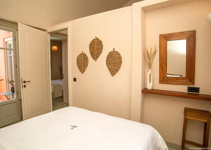 Pink Freud Santorini Villa Oia