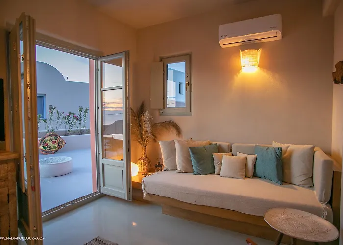 Pink Freud Santorini Villa *