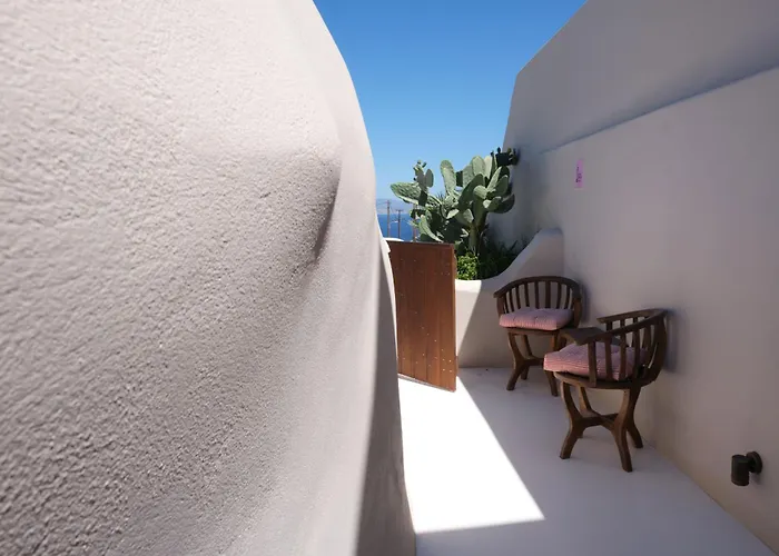 Pink Freud Santorini * Oia
