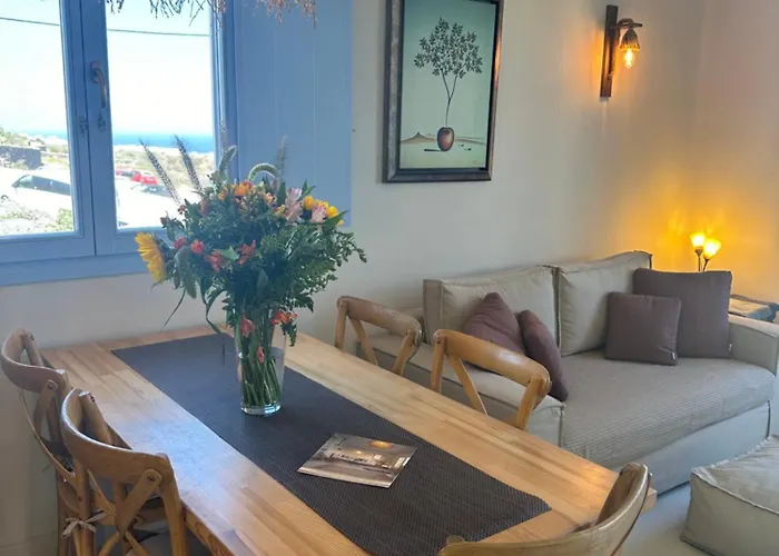 Pink Freud Santorini Villa Oia