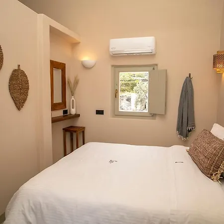 Pink Freud Santorini Willa