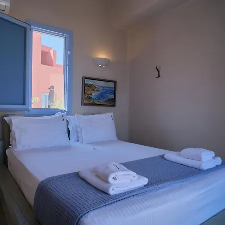 Willa Pink Freud Santorini