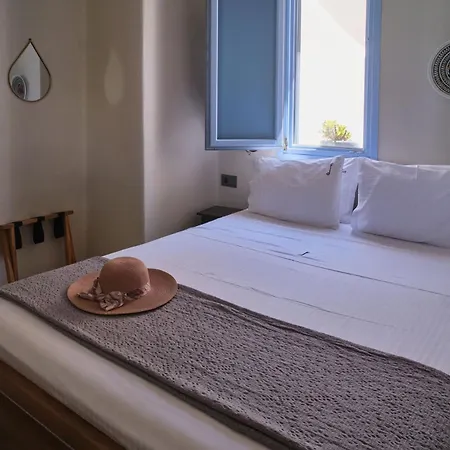 Pink Freud Santorini Willa Oia