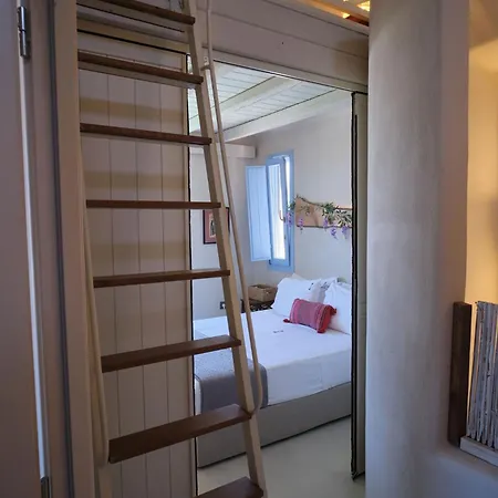 Pink Freud Santorini Willa