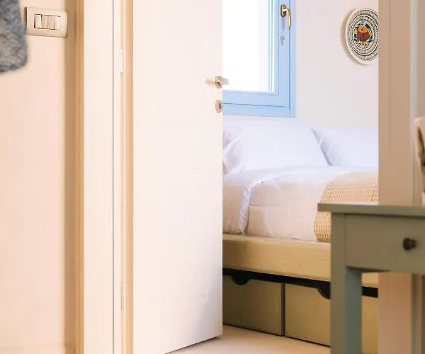 Pink Freud Santorini Willa