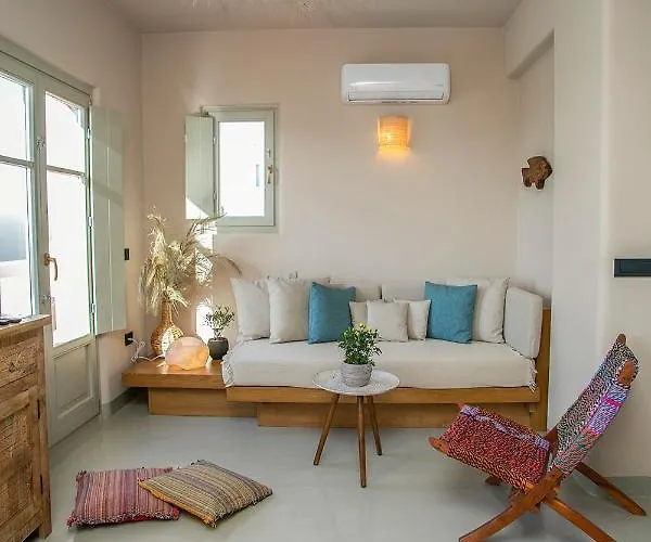 Willa Pink Freud Santorini *