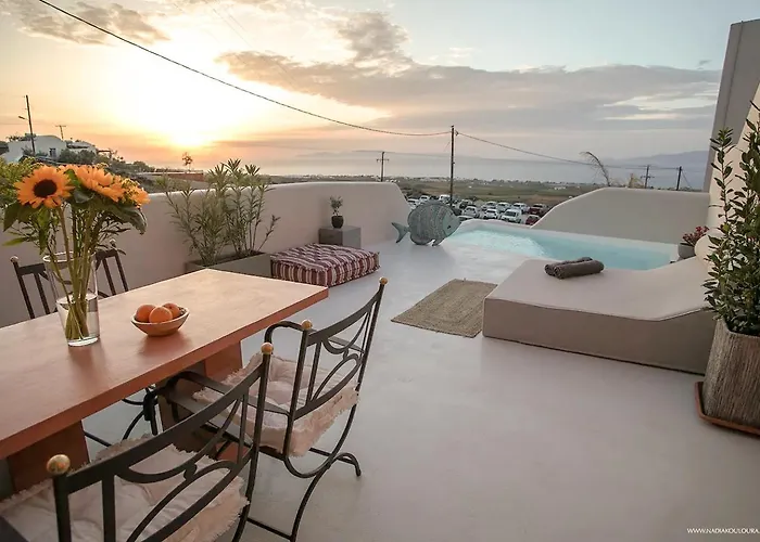 Pink Freud Santorini * Oia