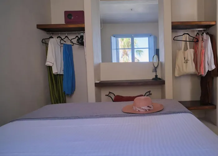 Pink Freud Santorini