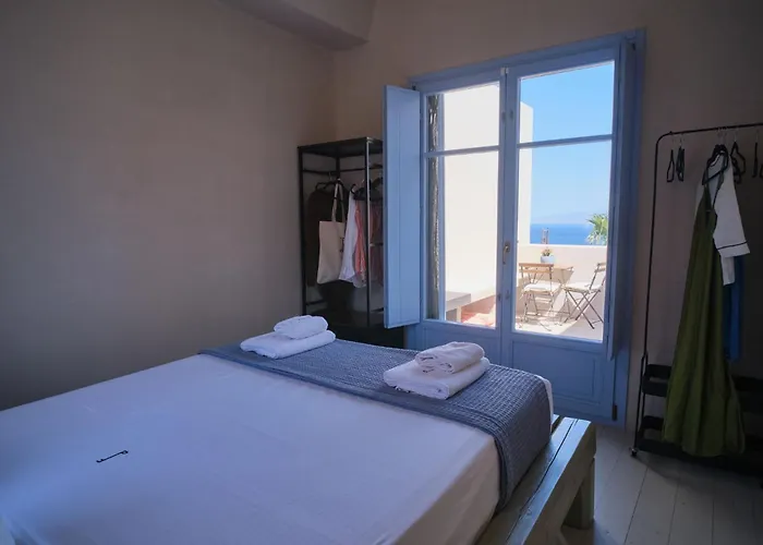 Willa Pink Freud Santorini *