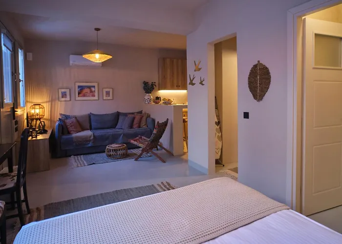 Willa Pink Freud Santorini