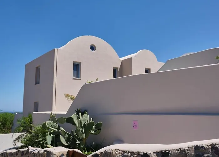 Pink Freud Santorini Willa Oia